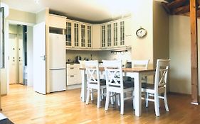 Cozy City Penthouse Apartment, Free Parking